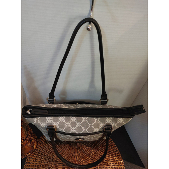 Giani Bernini Saffiano Tote - Picture 3 of 6